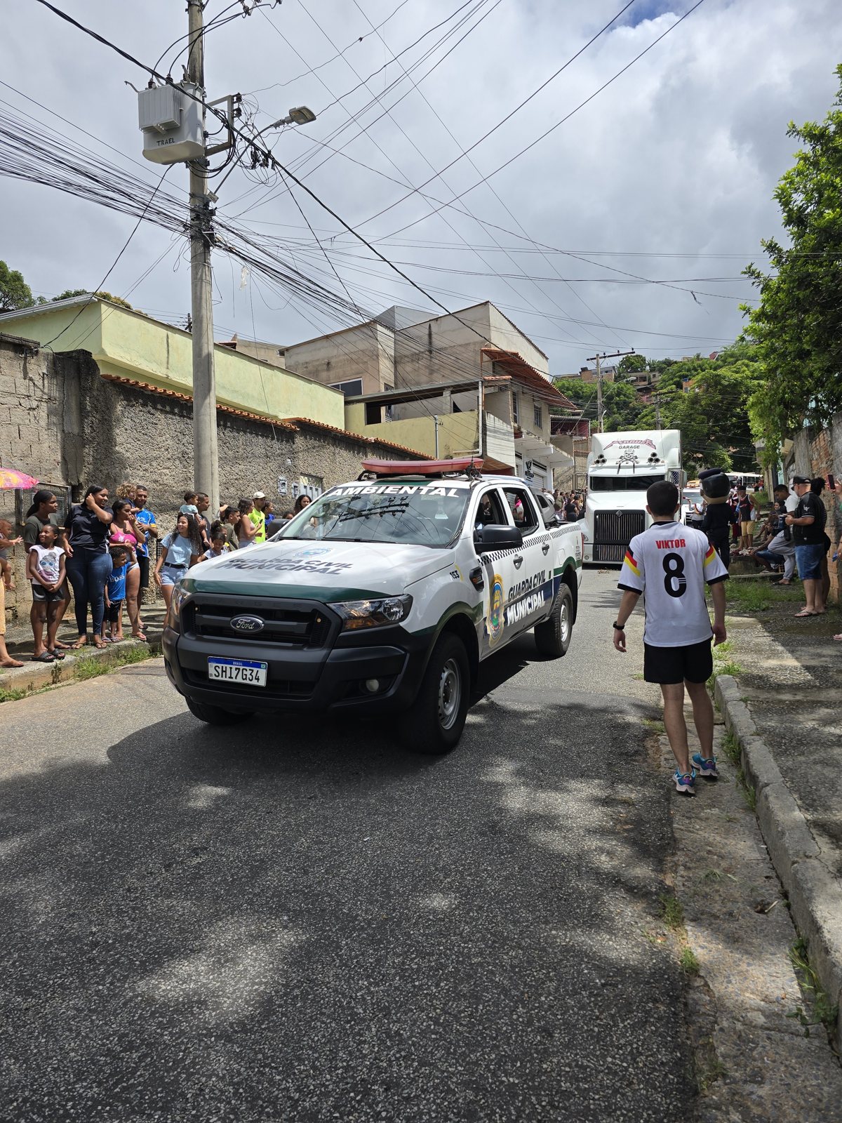 The motorcade arriving, Christmas 2024
